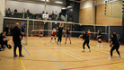 SN Volley - KäLLi
Isoimmat fanijoukot kannustivat iltapäivän turnauksessa sijoista 7-9 taistelleita SN Volleyta ja KäLLiä. Molemmilla joukkueilla oli pelaajia, jotka olivat aloittaneet lentiksen pelaamisen viime syksynä. Järjestävän seuran joukkue KäLLille Viikkariturnaus oli kahta pelaajaa lukuun ottamatta ensimmäinen - muttei todellakaan viimeinen!